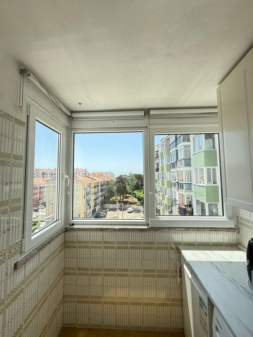 Janela em PVC: Cozinha com vista (Casa de férias)